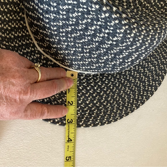 Marilyn Monroe hat ..unfortunately  was just a tad too small for my big head 😅 - Picture 7 of 9